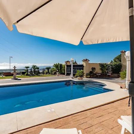 Penthouse With Pool, Jacuzzi And Zen Garden - Only 5min To Town Apartment *